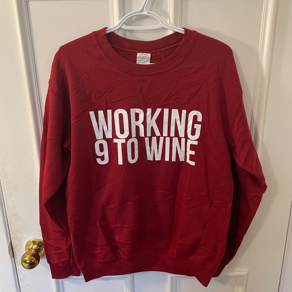 Working 9 to wine Super cute and comfy sweatshirt